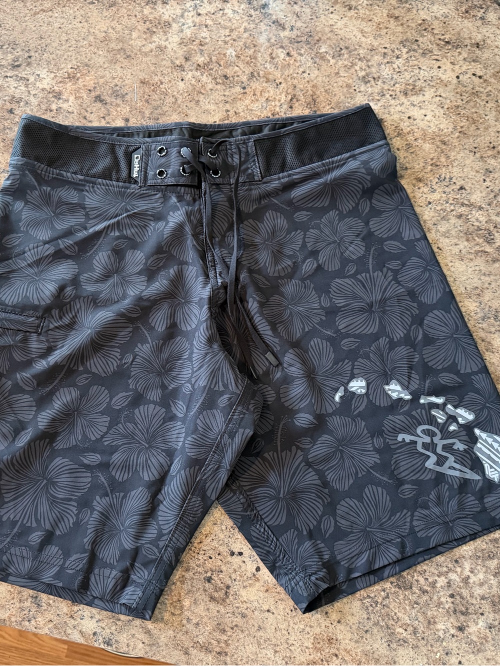 Da Hui men’s hibiscus board shorts size 30